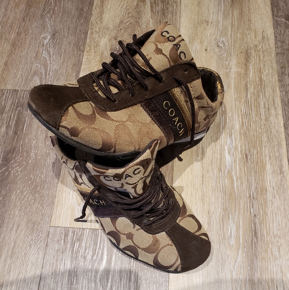 Coach running shoes. 7.5 - Picture 2 of 5